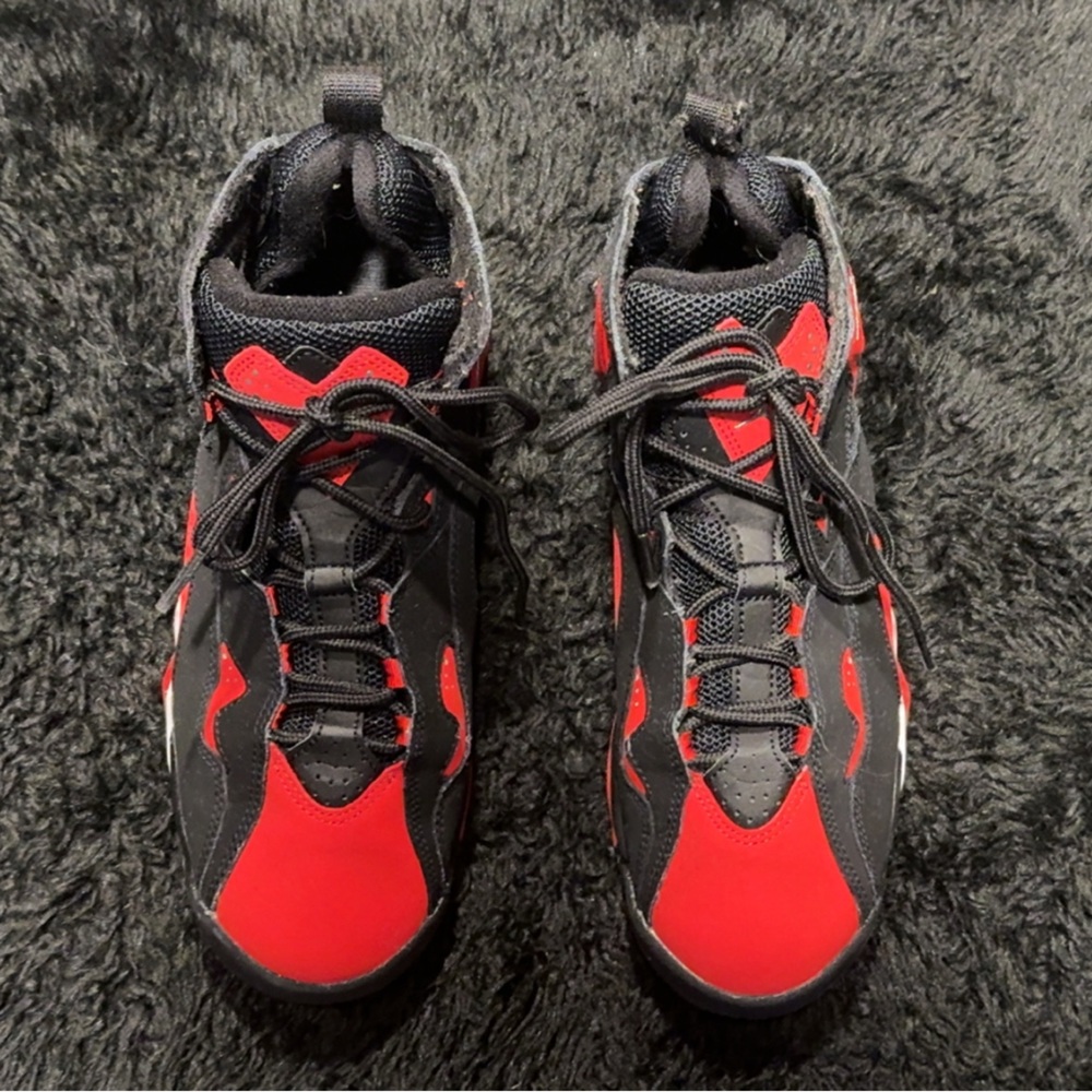 Size 5.5 Youth/GS) Jordan True Flight "Black University Red" Excellent Condition